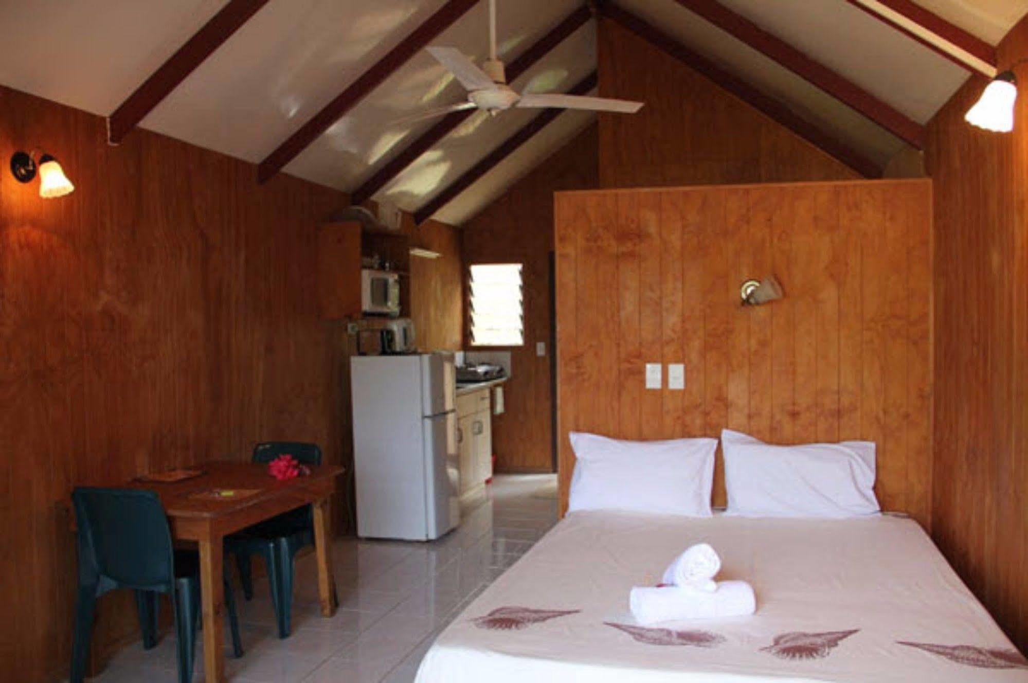 Aroko Bungalows Villa Avarua Exterior photo